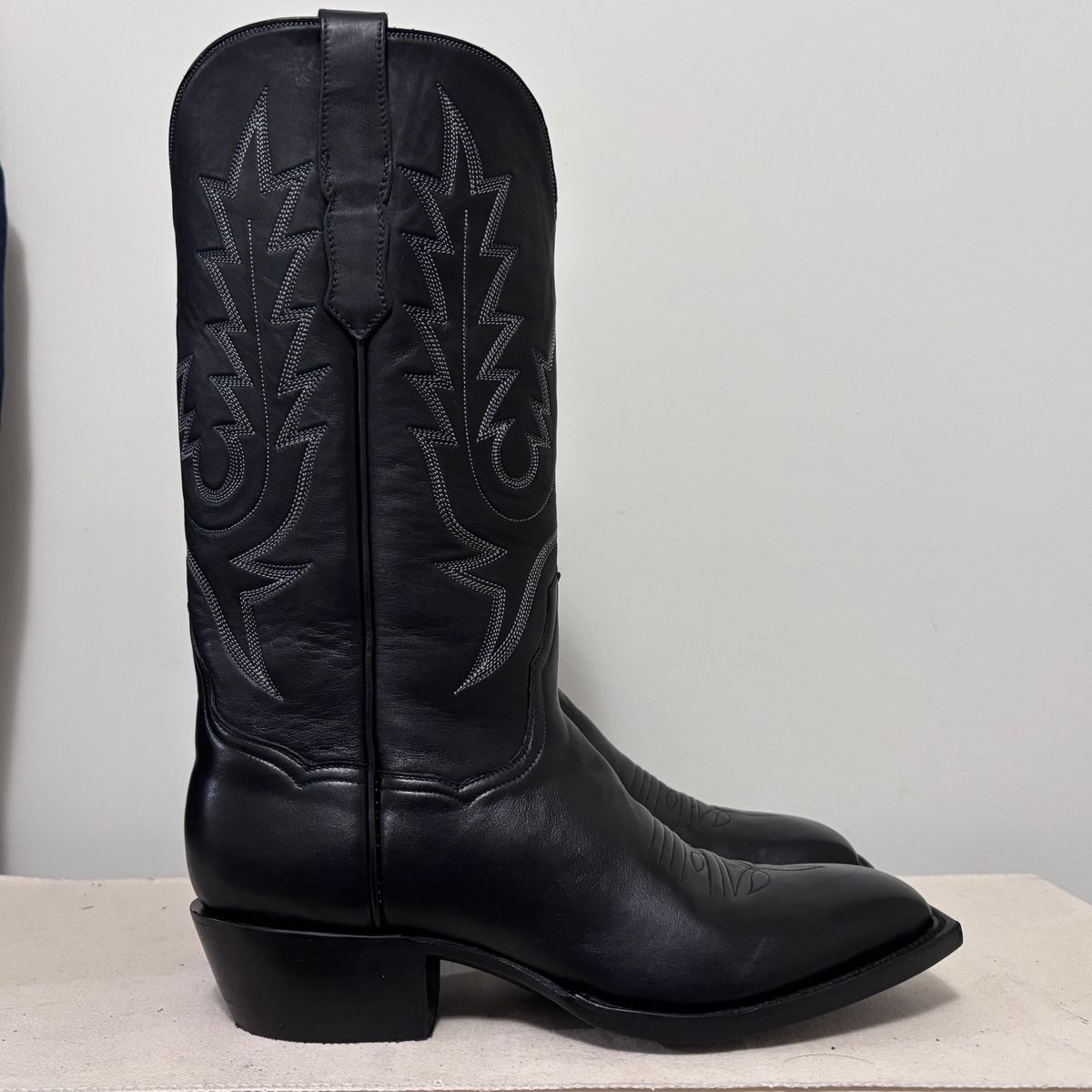 Photo by Asian on February 15, 2026 of the BNV: Botas Nuevas Vizcaya Cowboy Boot in European Calf, Black.