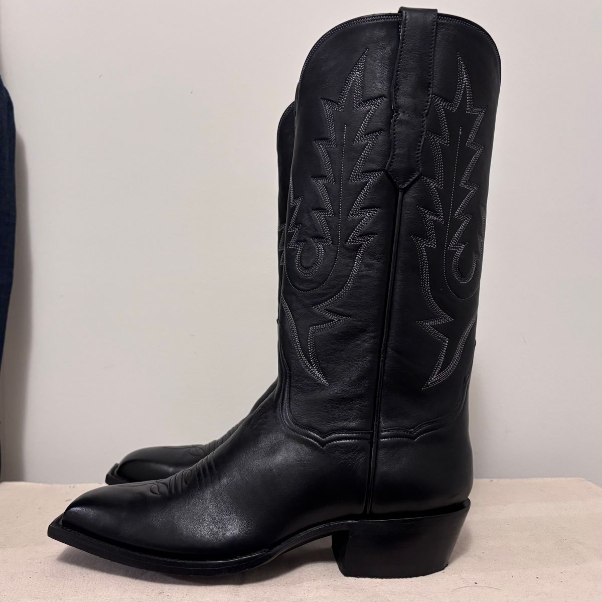 Photo by Asian on February 15, 2026 of the BNV: Botas Nuevas Vizcaya Cowboy Boot in European Calf, Black.