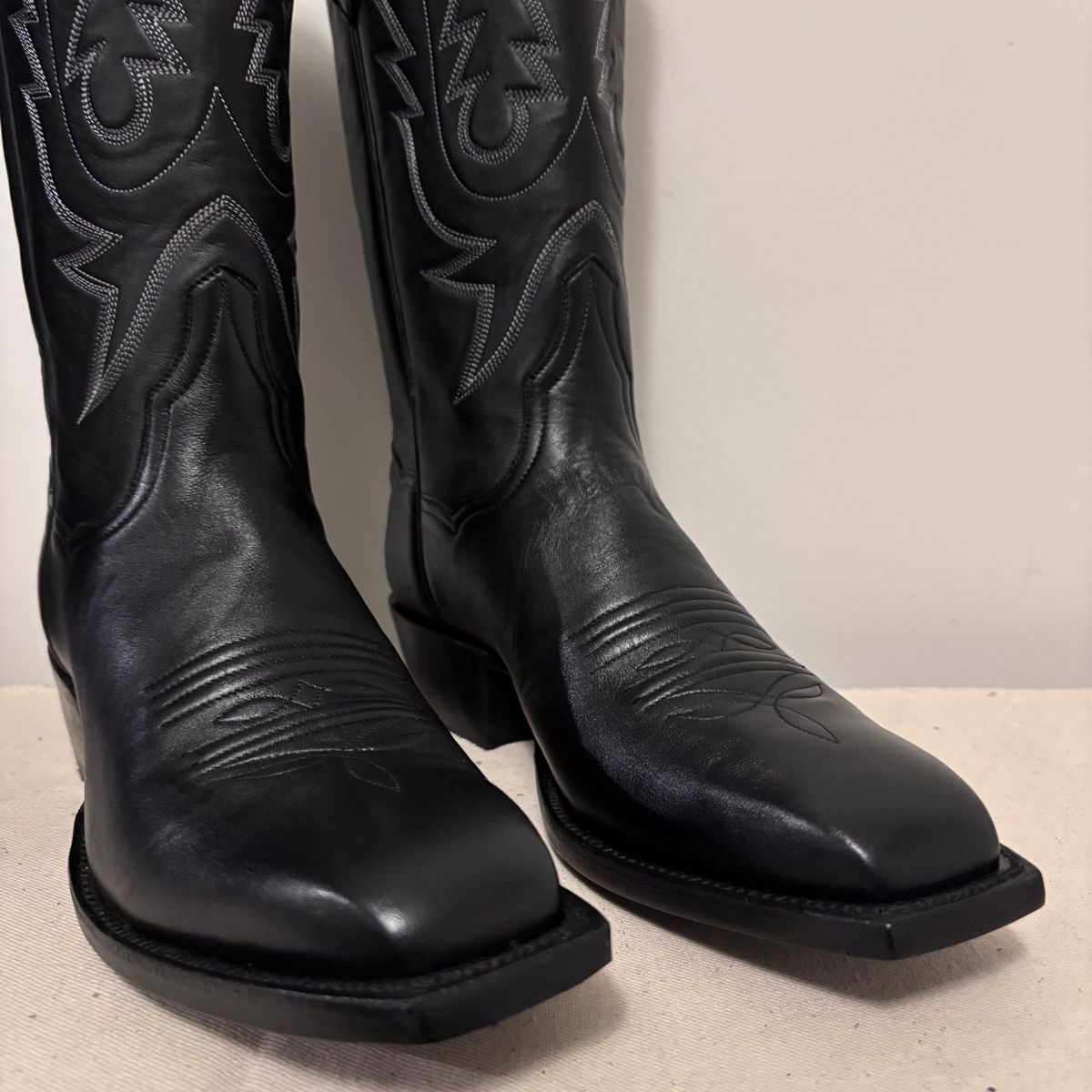 Photo by Asian on February 15, 2026 of the BNV: Botas Nuevas Vizcaya Cowboy Boot in European Calf, Black.