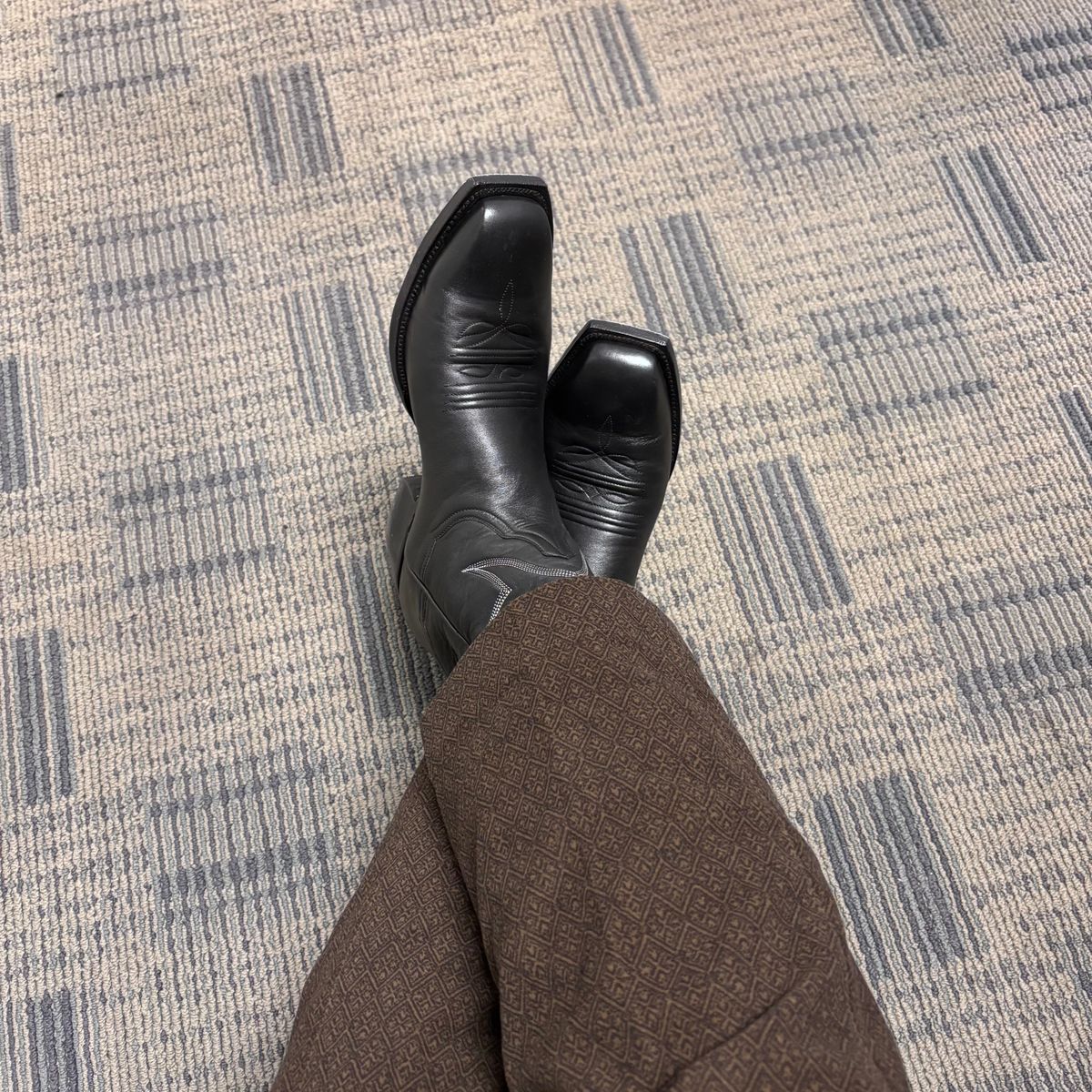 Photo by Asian on March 12, 2026 of the BNV: Botas Nuevas Vizcaya Cowboy Boot in European Calf, Black.