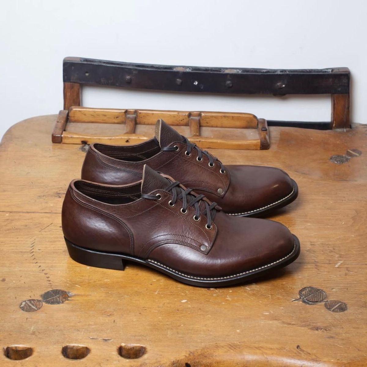 Photo by Asian on February 2, 2026 of the NF Bootmaker Milton Shoe in La Perla Azzurra Dark Brown Missouri.