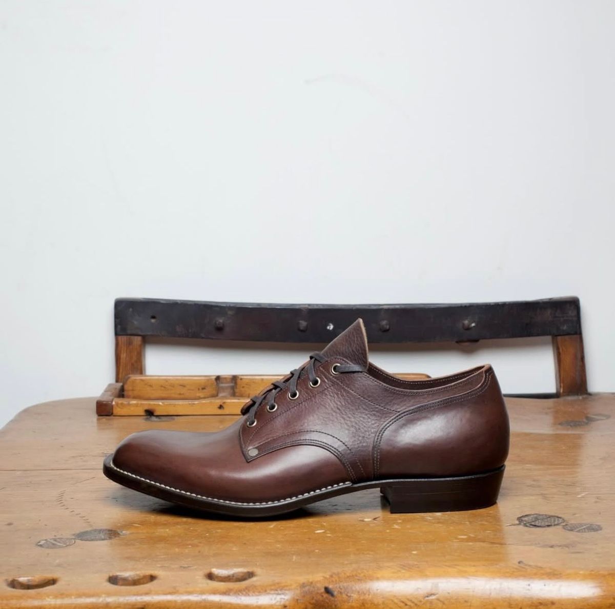 Photo by Asian on February 2, 2026 of the NF Bootmaker Milton Shoe in La Perla Azzurra Dark Brown Missouri.