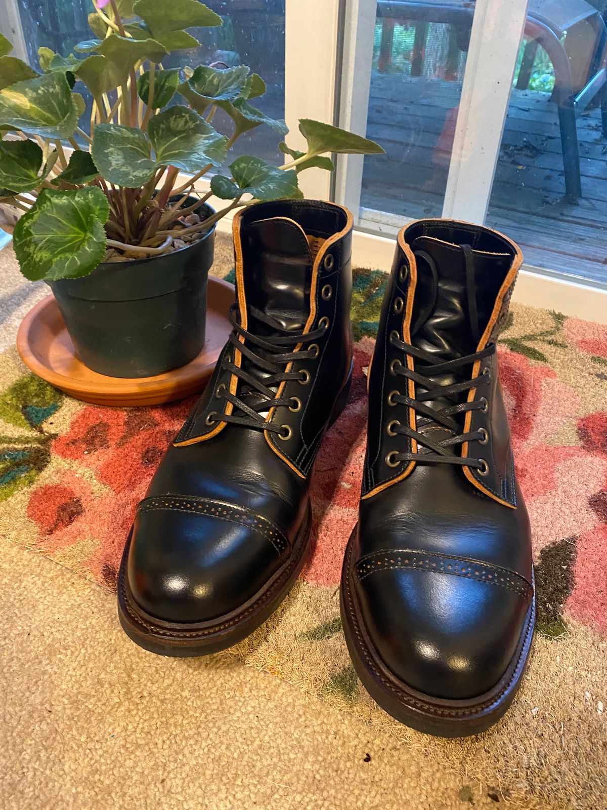 Photo by BootsAndBooks on August 5, 2024 of the Luosjiet Captoe Service Boot in Black Teacore OTA Cowhide.