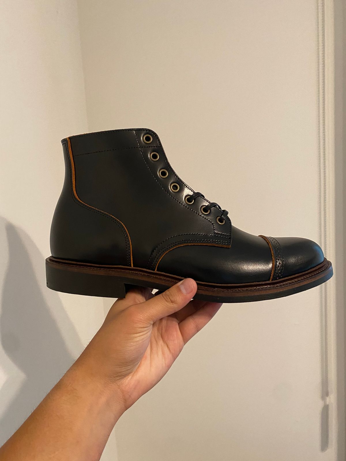 Photo by BootsAndBooks on July 31, 2024 of the Luosjiet Captoe Service Boot in Black Teacore OTA Cowhide.