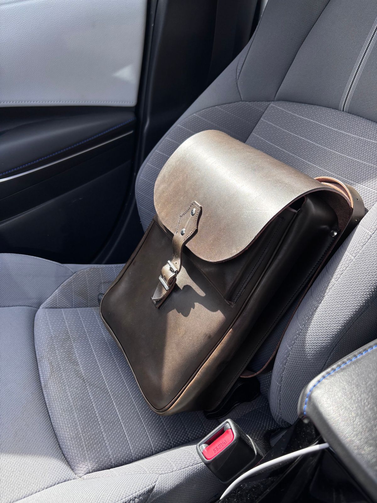 Photo by Asian on March 18, 2026 of the Unsung Medic Bag in Wickett & Craig Olive H Latigo.