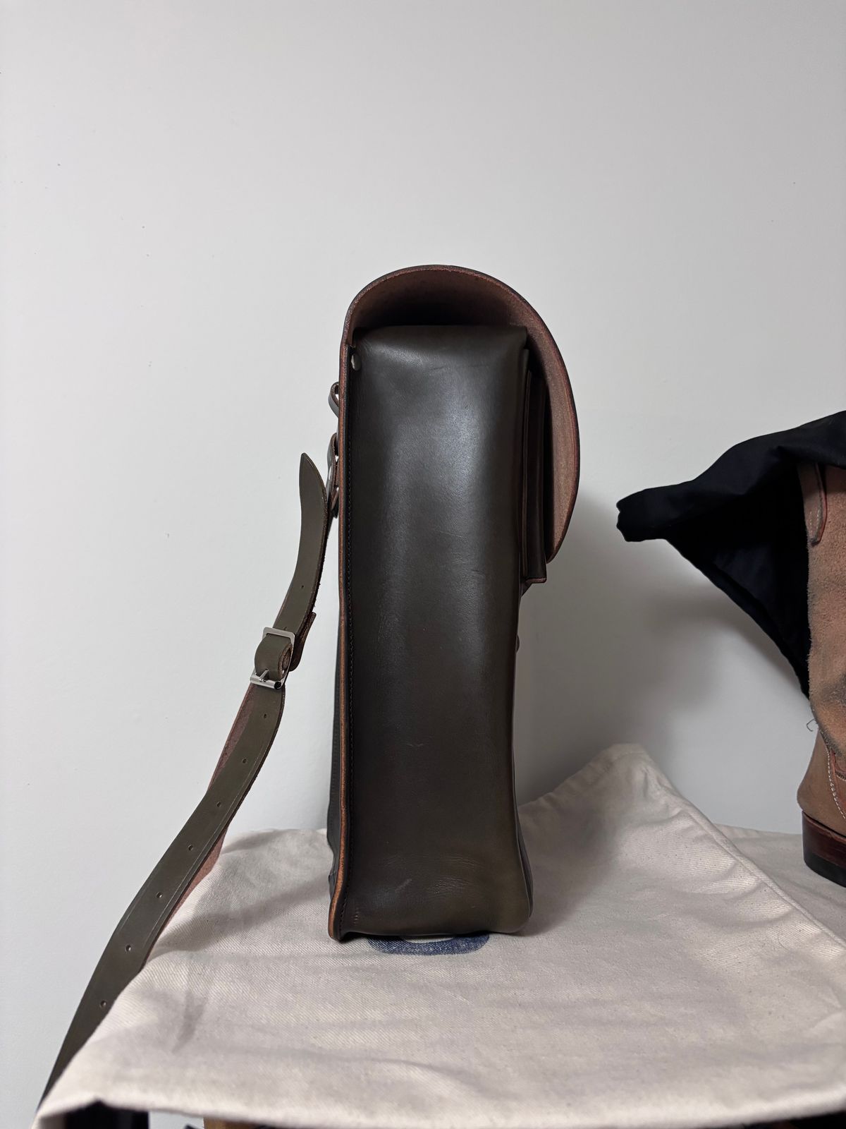 Photo by Asian on March 18, 2026 of the Unsung Medic Bag in Wickett & Craig Olive H Latigo.