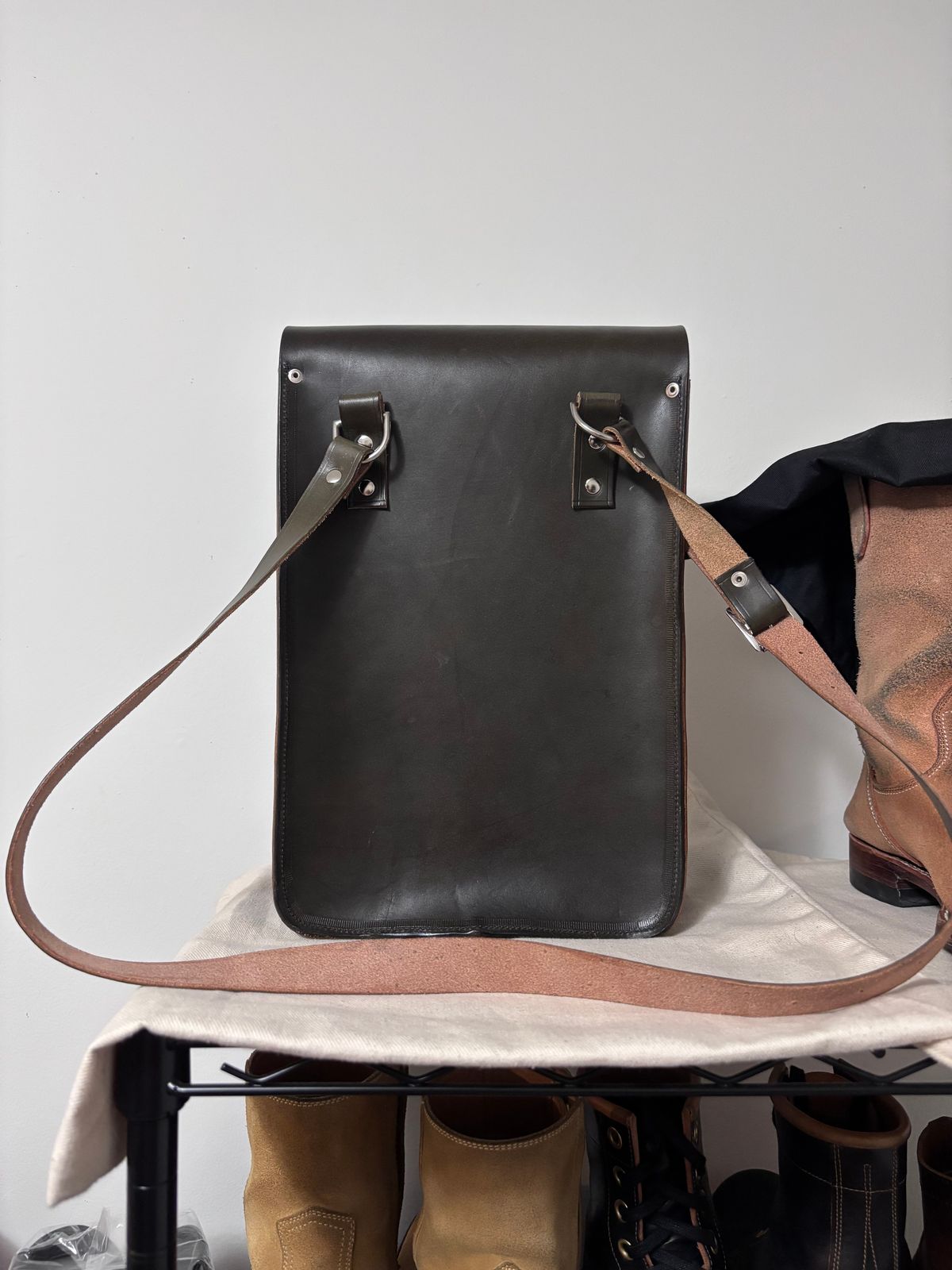 Photo by Asian on March 18, 2026 of the Unsung Medic Bag in Wickett & Craig Olive H Latigo.