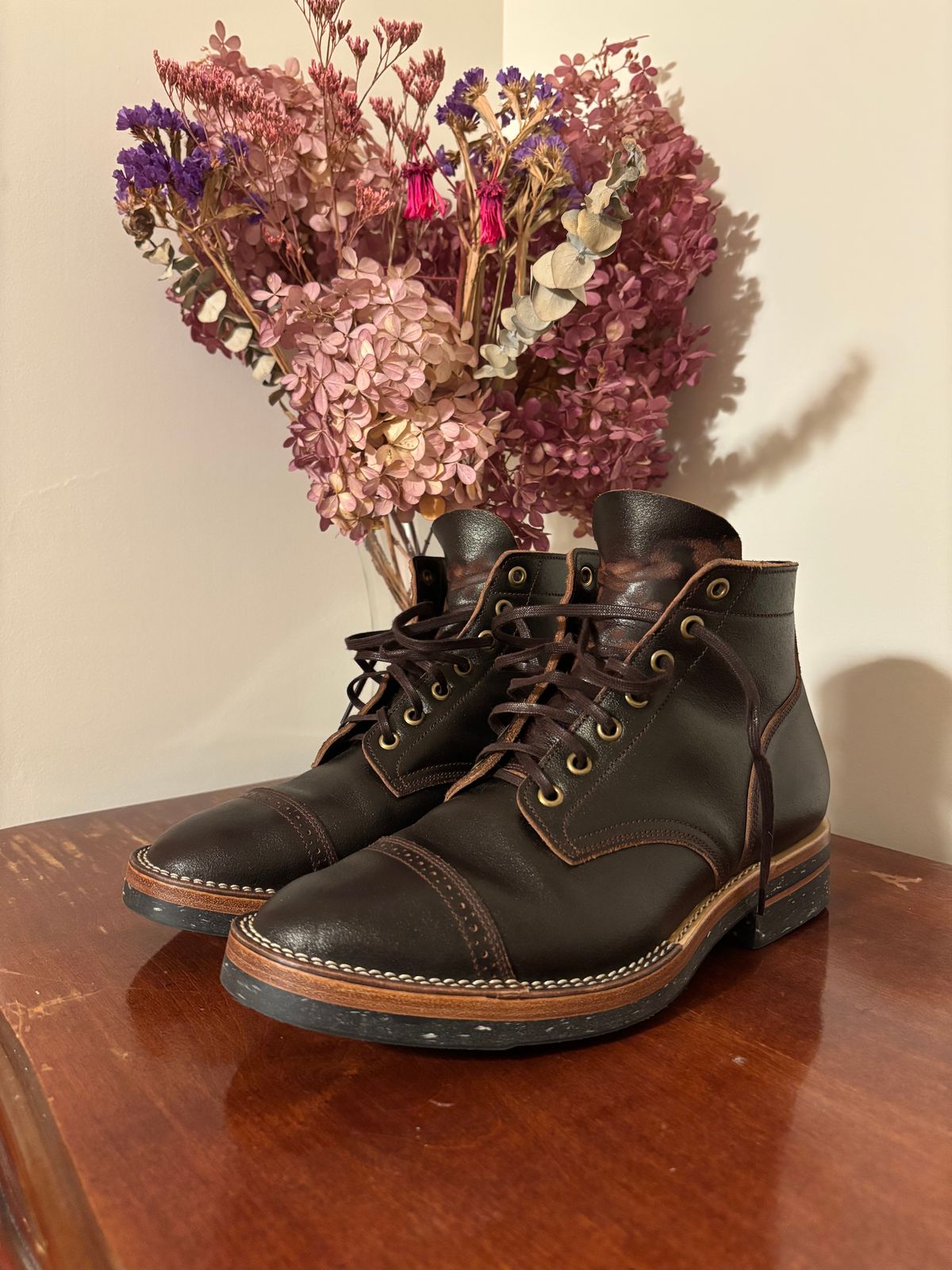 Photo by Asian on May 24, 2025 of the Onderhoud SVC03 Service Boot in Horween Dark Brown Waxed Flesh.