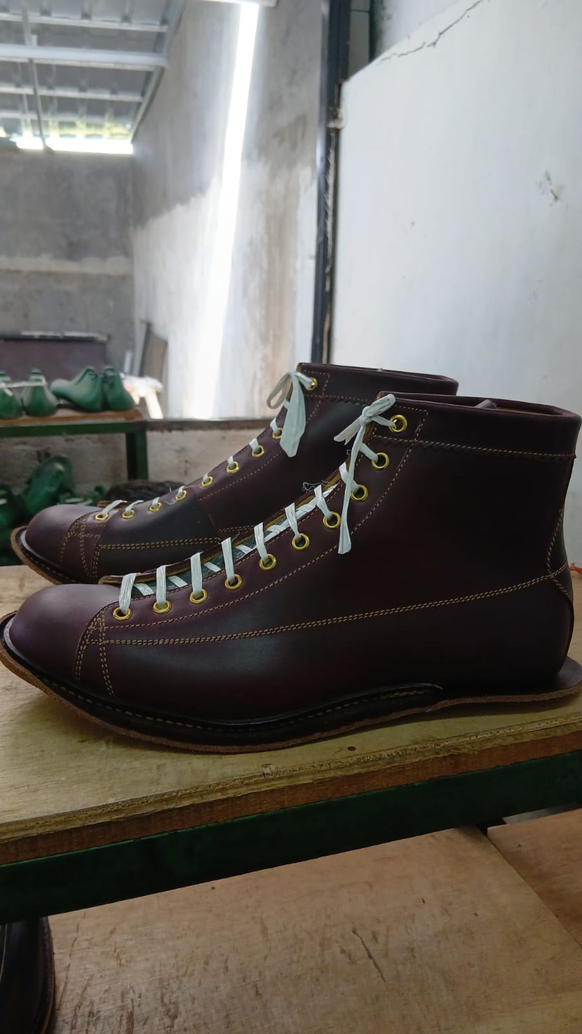 Photo by RawCordedSoul on July 29, 2025 of the Sagara Cordmaster in Burgundy Arboxwax.