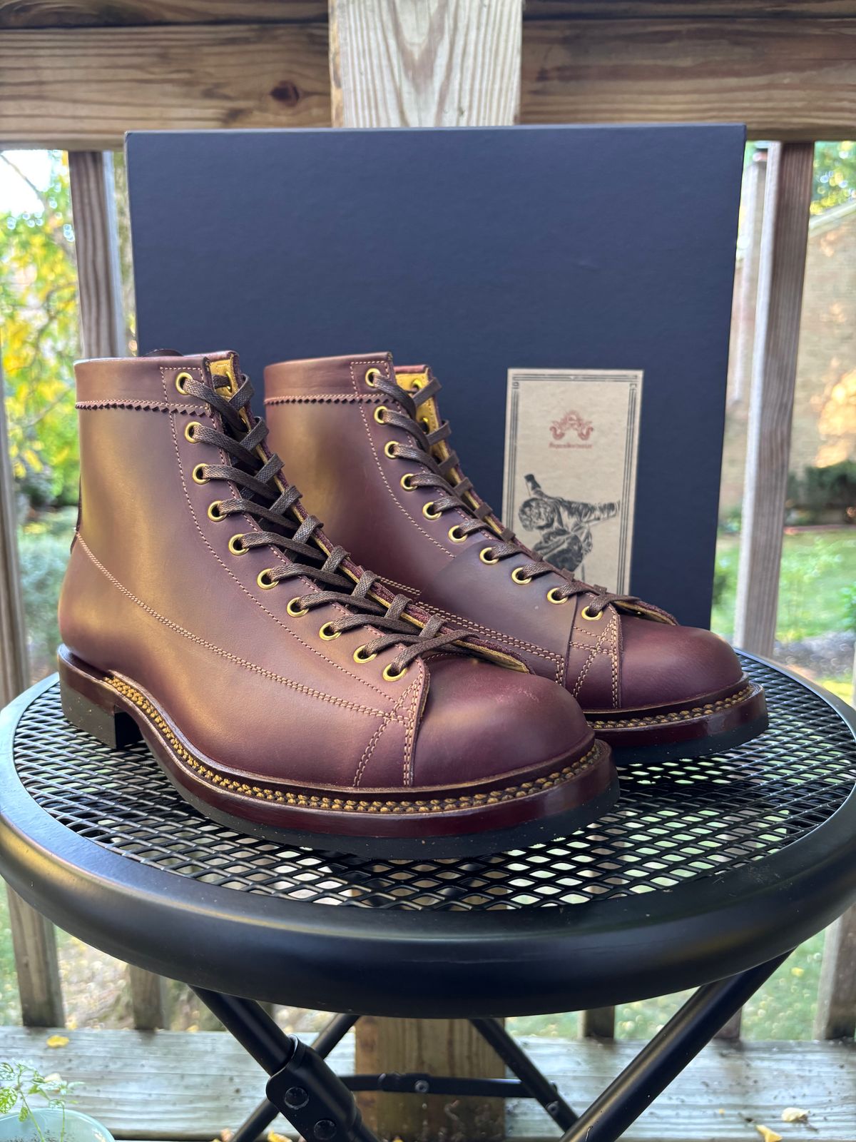 Photo by RawCordedSoul on August 21, 2025 of the Sagara Cordmaster in Burgundy Arboxwax.