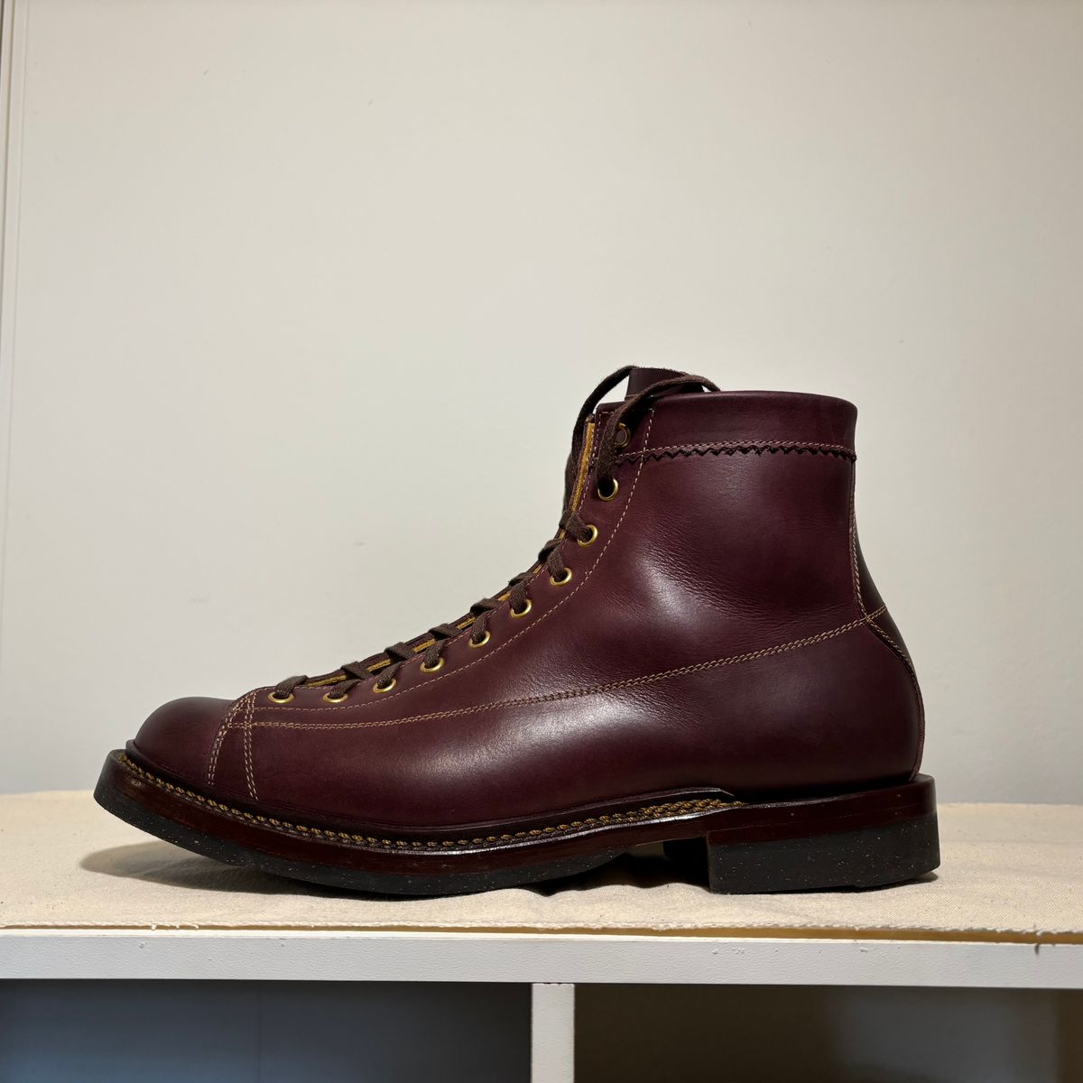 Photo by RawCordedSoul on September 29, 2025 of the Sagara Cordmaster in Burgundy Arboxwax.