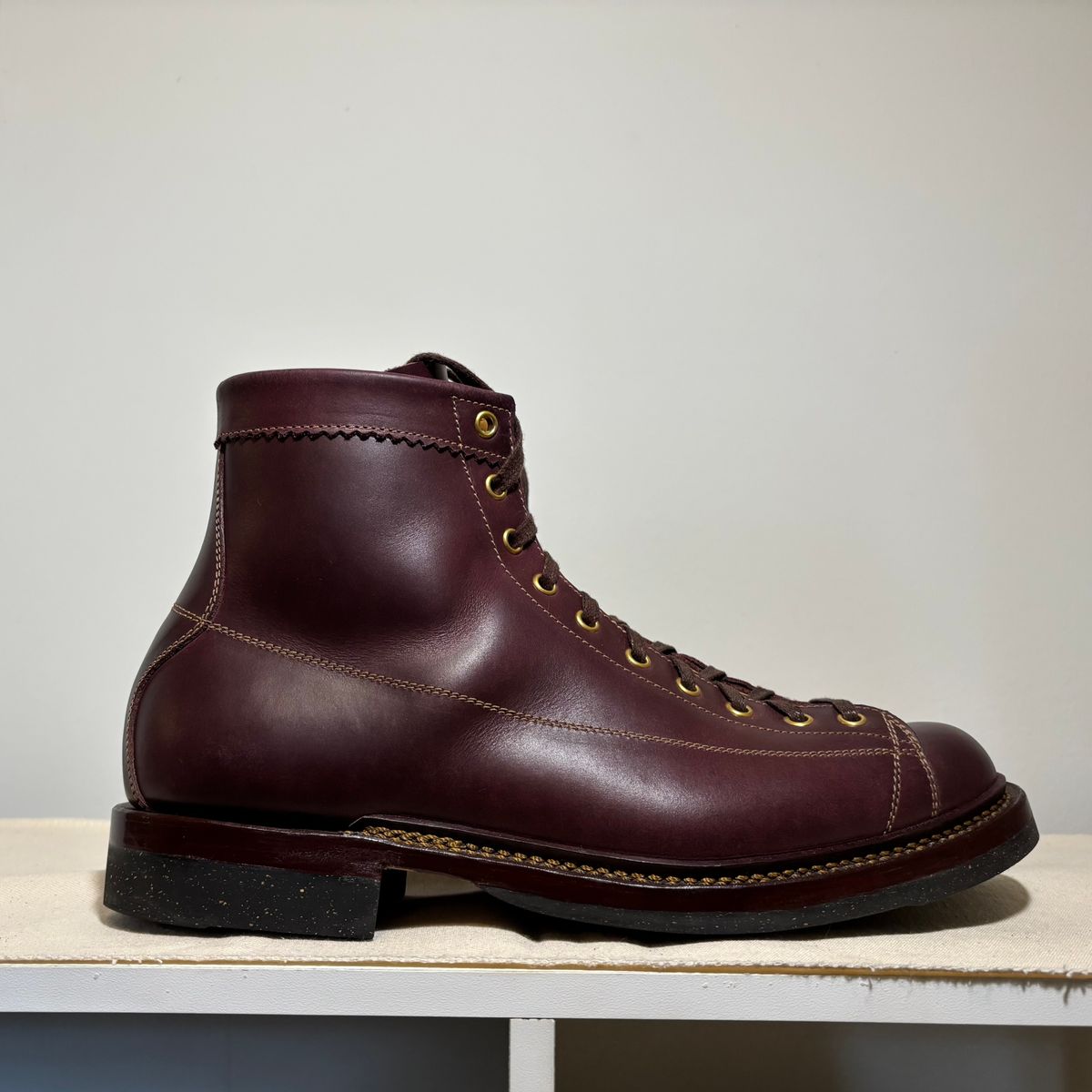 Photo by RawCordedSoul on September 29, 2025 of the Sagara Cordmaster in Burgundy Arboxwax.