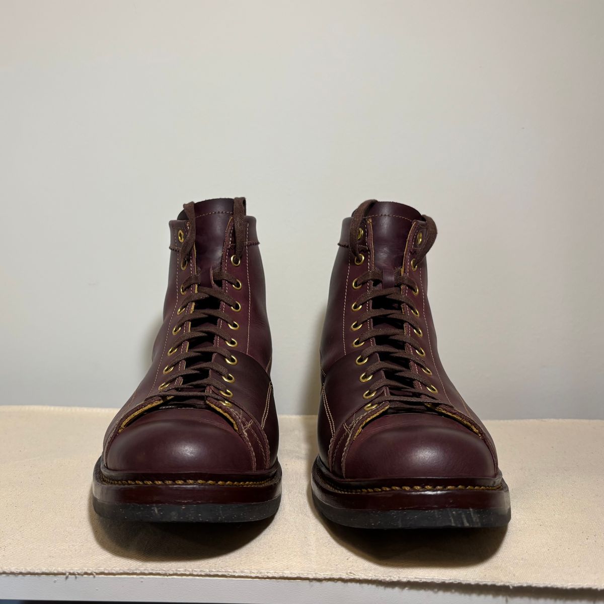 Photo by RawCordedSoul on September 29, 2025 of the Sagara Cordmaster in Burgundy Arboxwax.