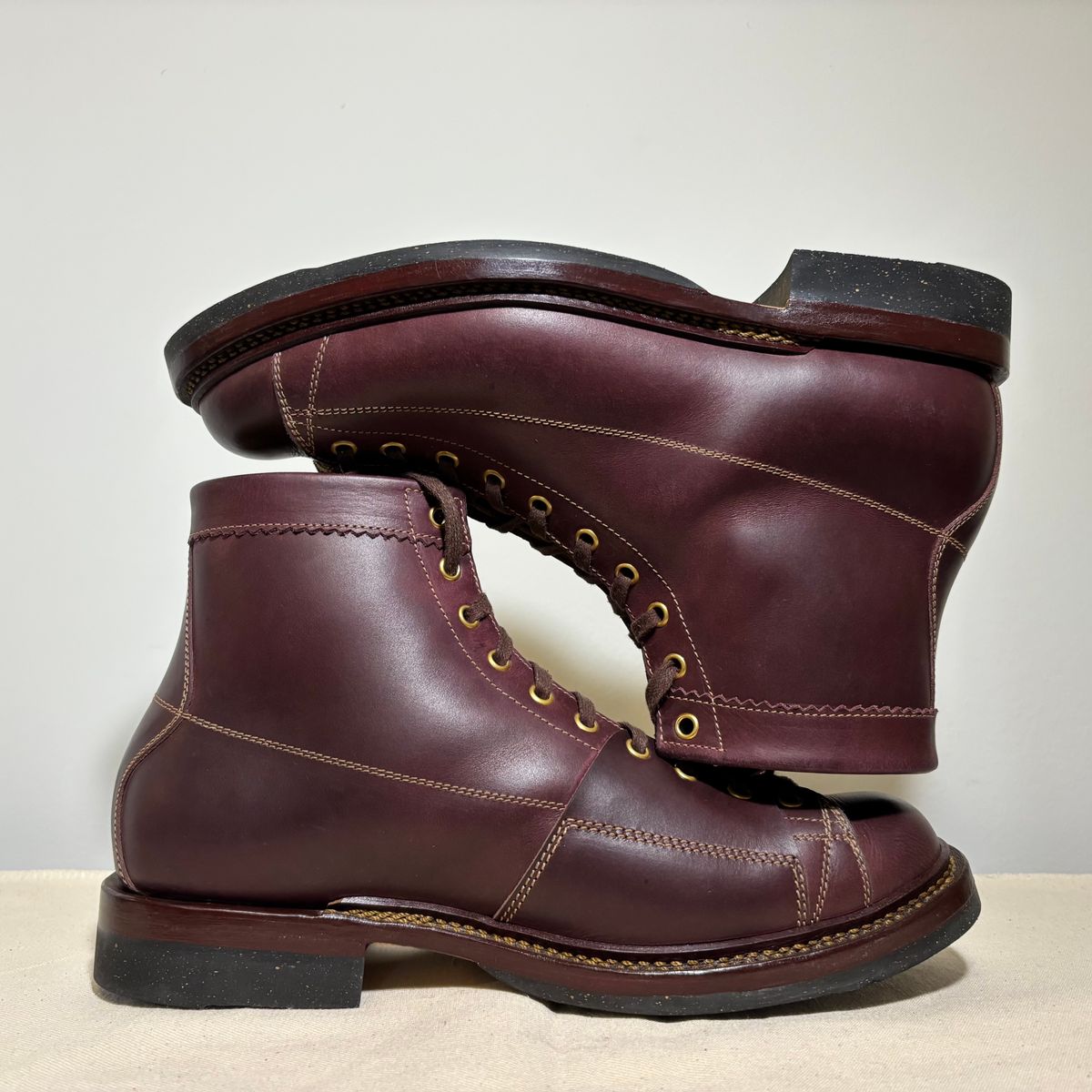 Photo by RawCordedSoul on September 29, 2025 of the Sagara Cordmaster in Burgundy Arboxwax.