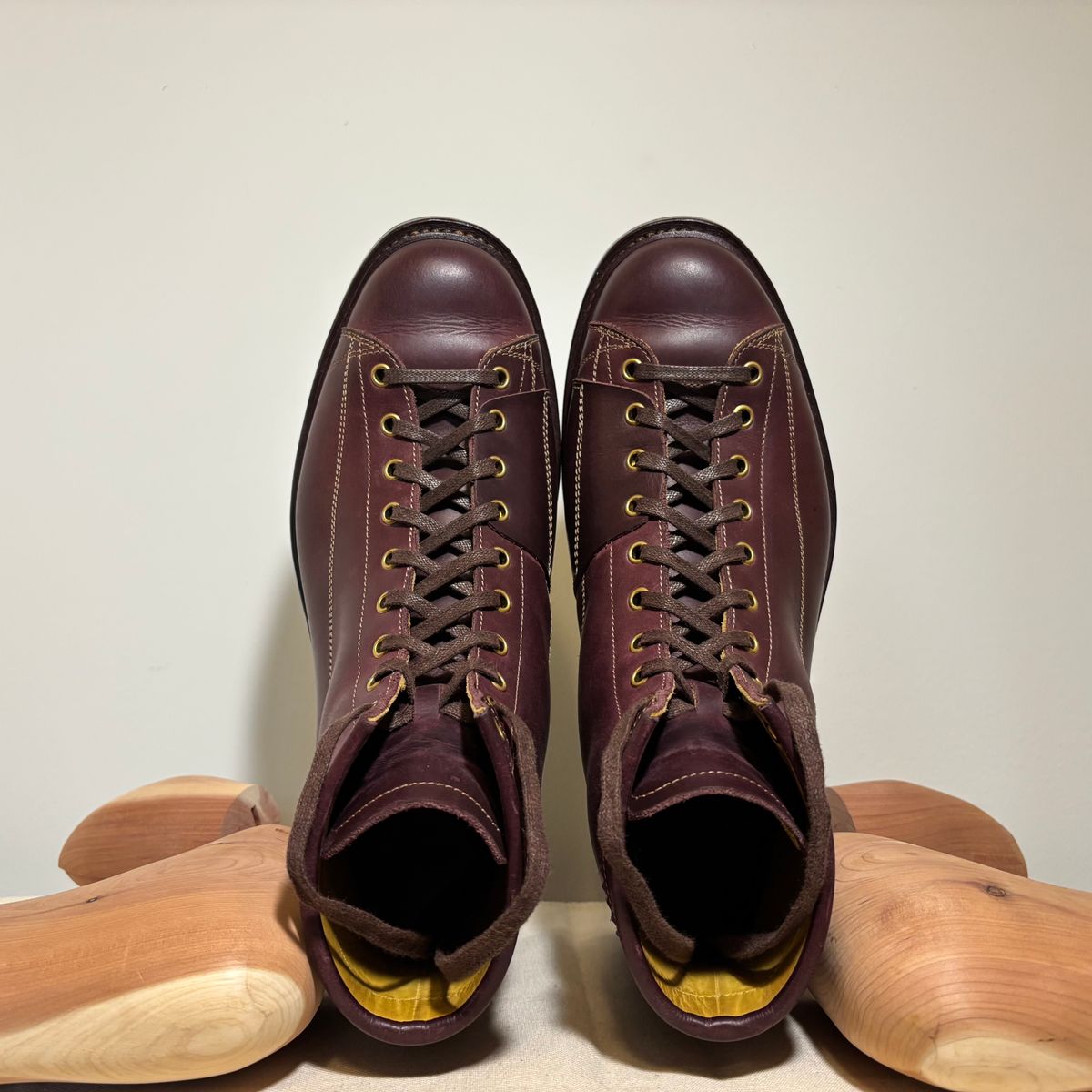 Photo by RawCordedSoul on September 29, 2025 of the Sagara Cordmaster in Burgundy Arboxwax.