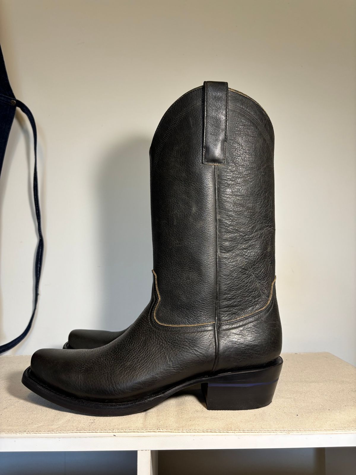 Photo by Asian on December 8, 2025 of the Alvies Shoal Creek in Shaken Not Stirred Weathered Black.