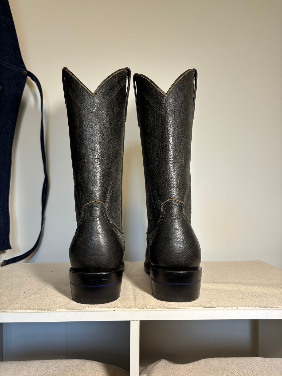 Photo by Asian on December 8, 2025 of the Alvies Shoal Creek in Shaken Not Stirred Weathered Black.