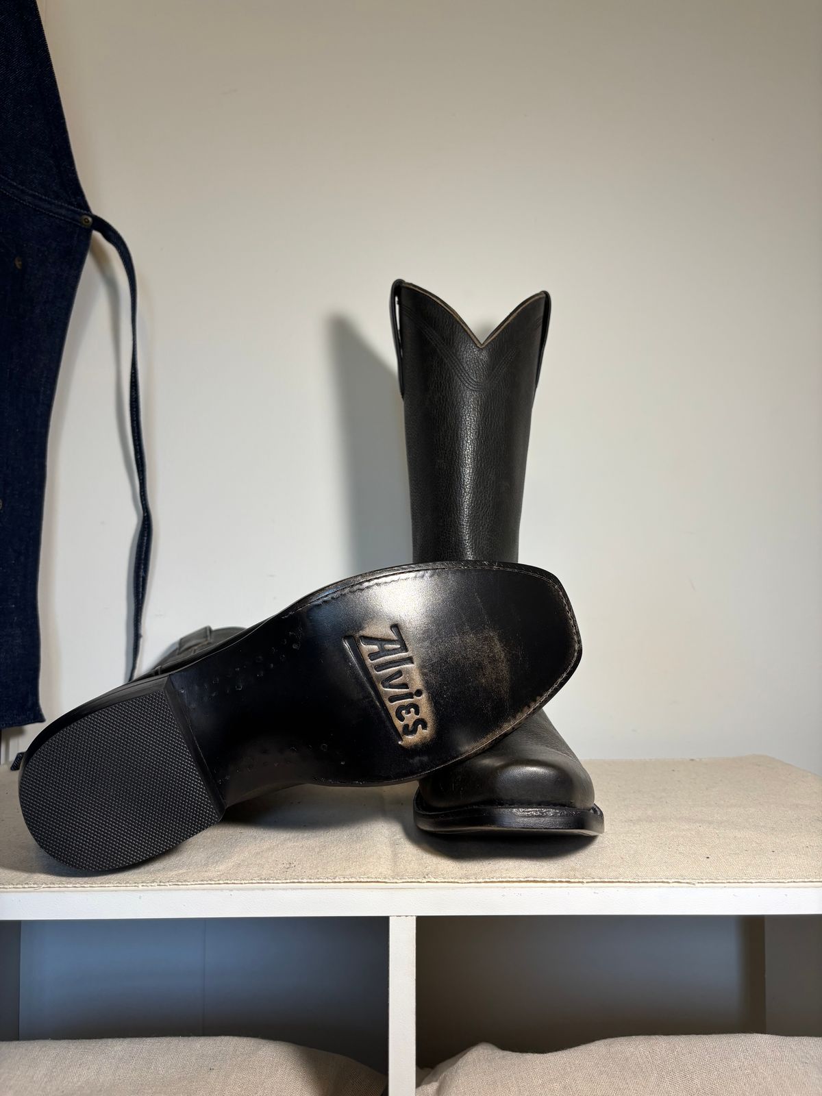 Photo by Asian on December 8, 2025 of the Alvies Shoal Creek in Shaken Not Stirred Weathered Black.