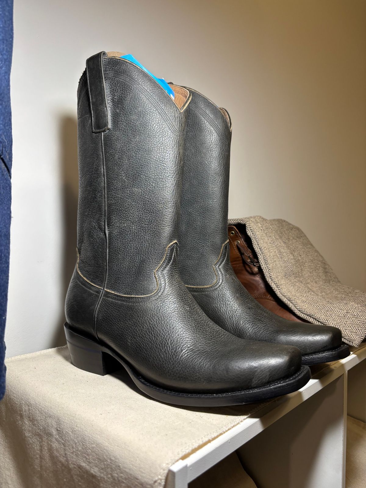 Photo by Asian on December 2, 2025 of the Alvies Shoal Creek in Shaken Not Stirred Weathered Black.