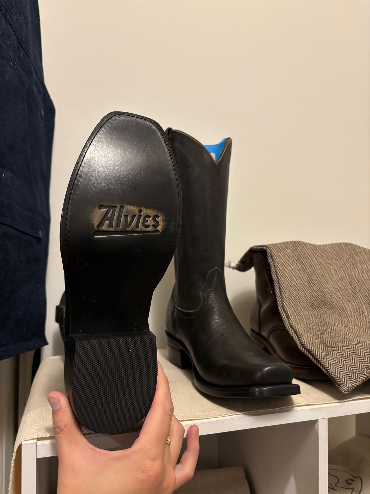 Photo by Asian on December 2, 2025 of the Alvies Shoal Creek in Shaken Not Stirred Weathered Black.