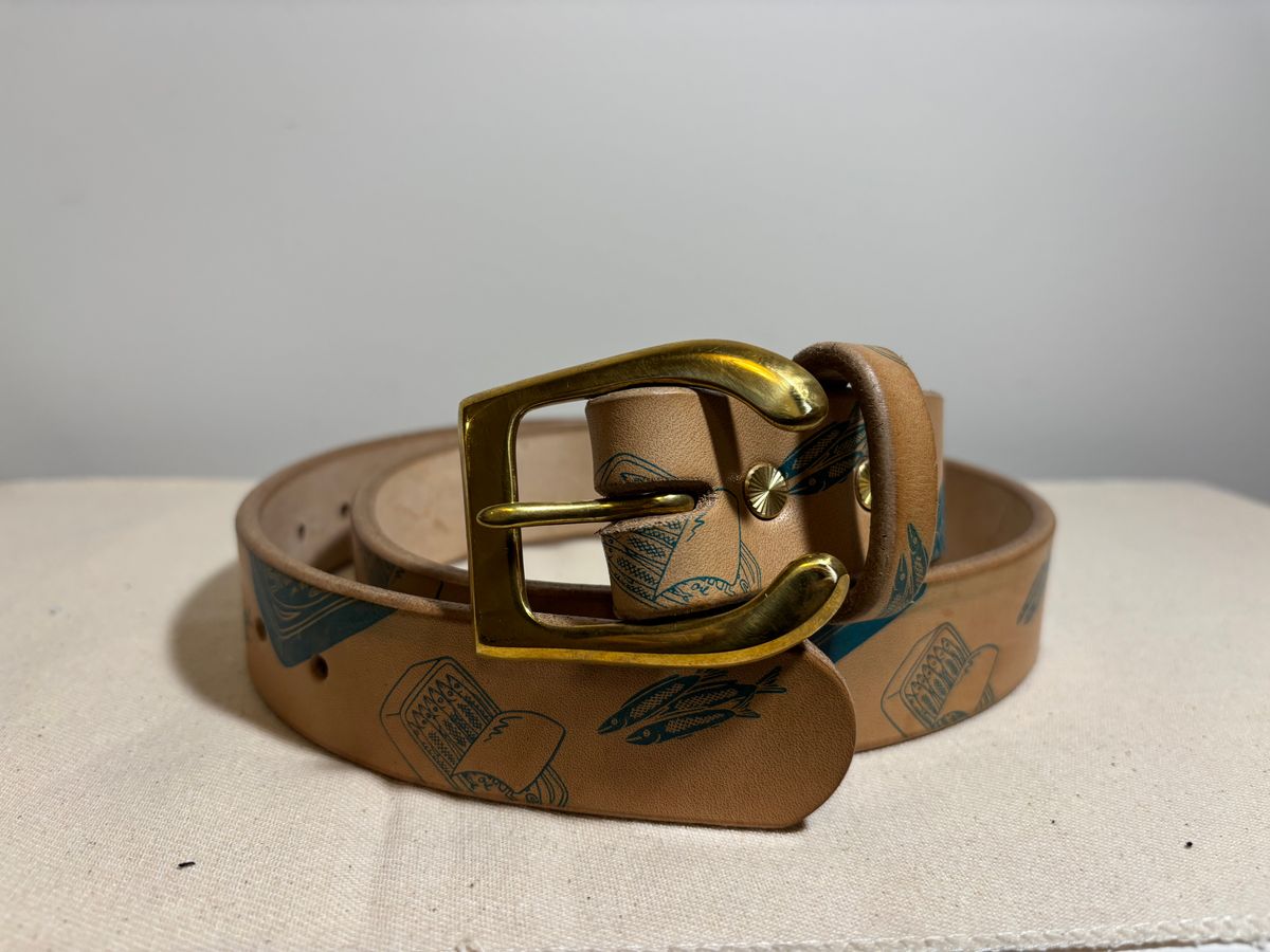 Photo by Asian on October 1, 2025 of the Harker Leatherworks Sardine Belt in J&FJ Baker Oak Bark Bridle.