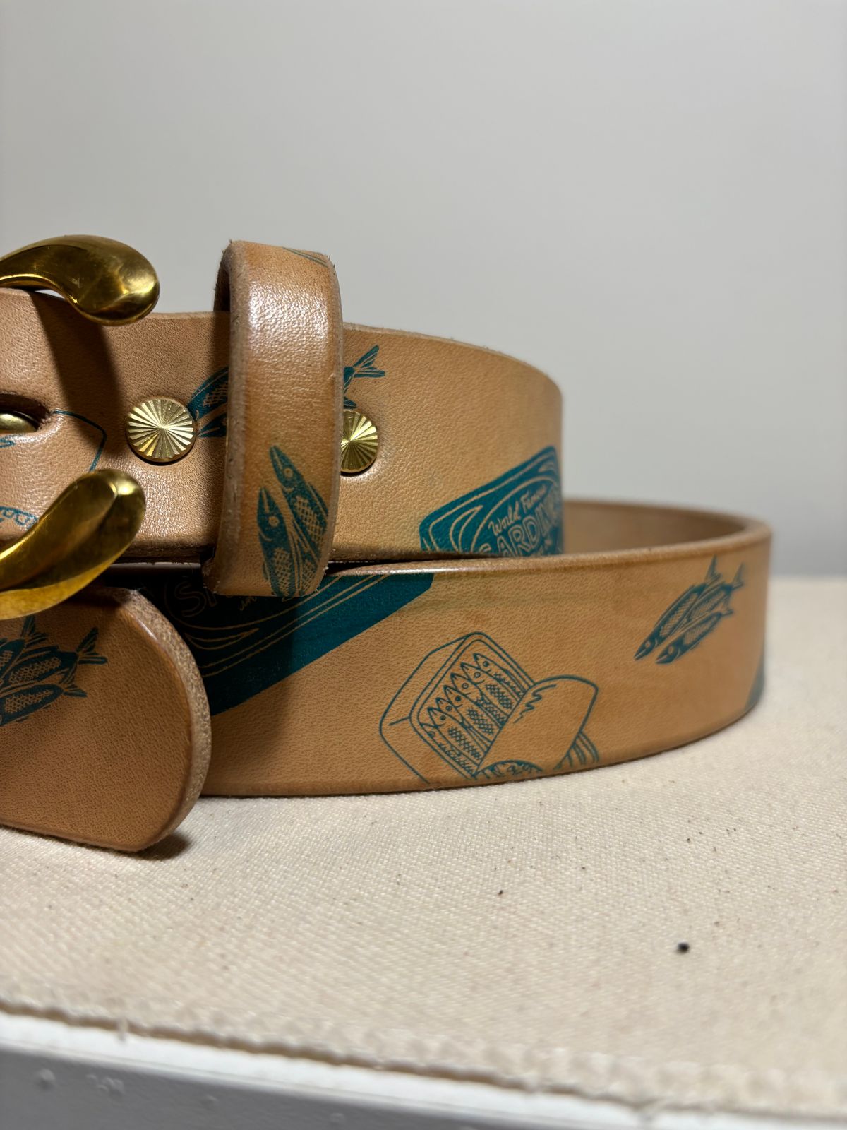 Photo by RawCordedSoul on October 1, 2025 of the Harker Leatherworks Sardine Belt in J&FJ Baker Oak Bark Bridle.