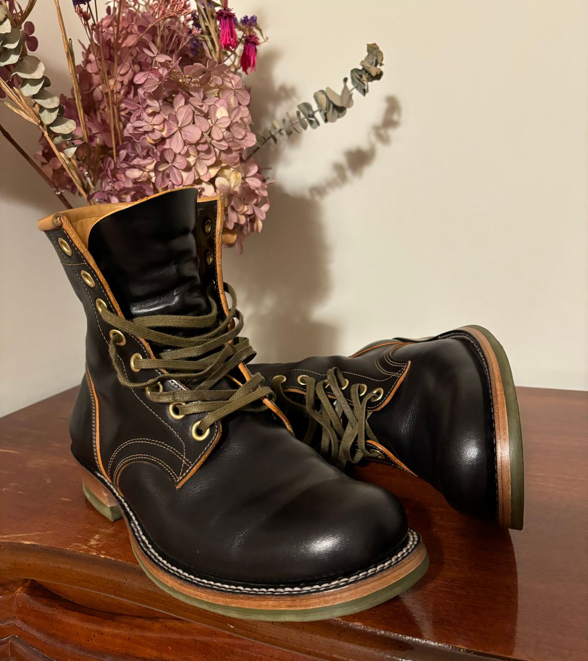 Photo by BootsAndBooks on September 4, 2024 of the Sobreiro Boots Chaparro in Fonta Vehla Scott Amber Overdyed Black.