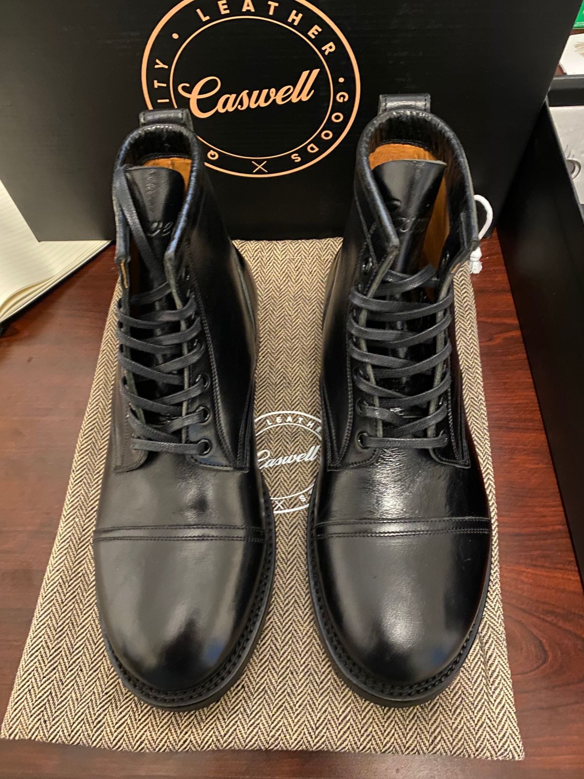 Photo by Asian on October 1, 2023 of the Caswell Boot Company Garrett in Maryam Black TPR Horsebutt.
