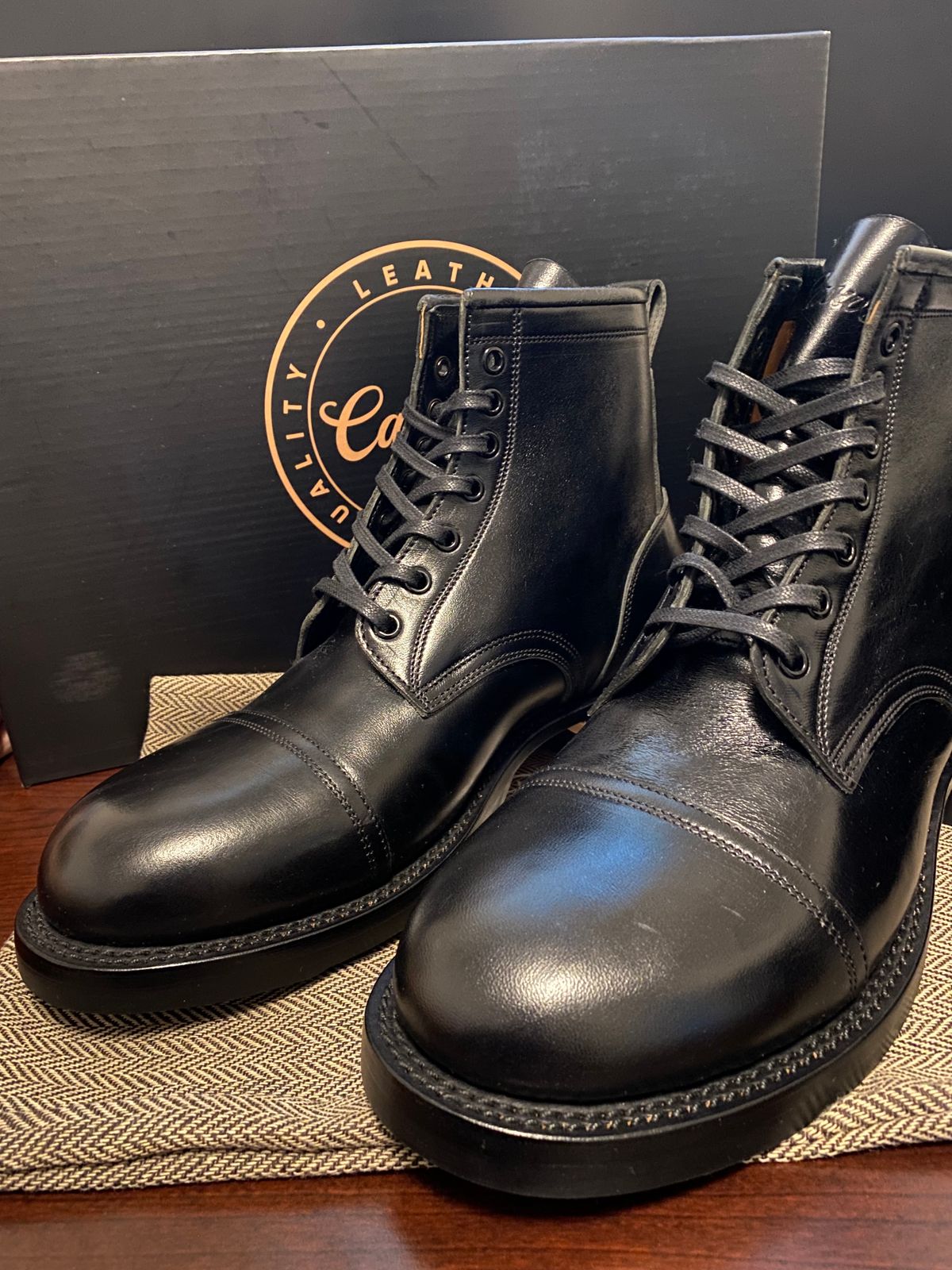 Photo by RawCordedSoul on October 1, 2023 of the Caswell Boot Company Garrett in Maryam Black TPR Horsebutt.