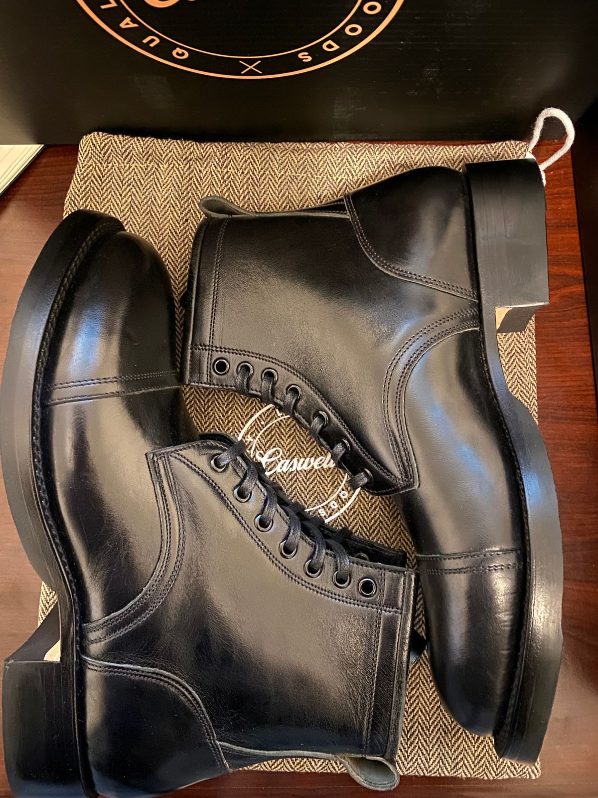 Photo by RawCordedSoul on October 1, 2023 of the Caswell Boot Company Garrett in Maryam Black TPR Horsebutt.