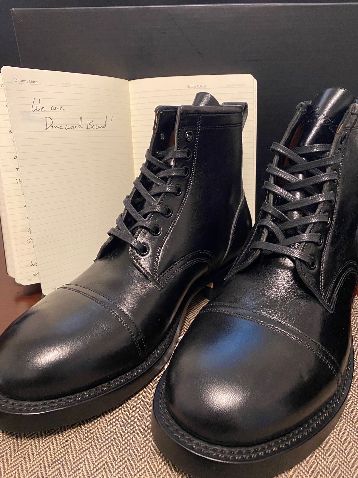 Photo by RawCordedSoul on October 1, 2023 of the Caswell Boot Company Garrett in Maryam Black TPR Horsebutt.