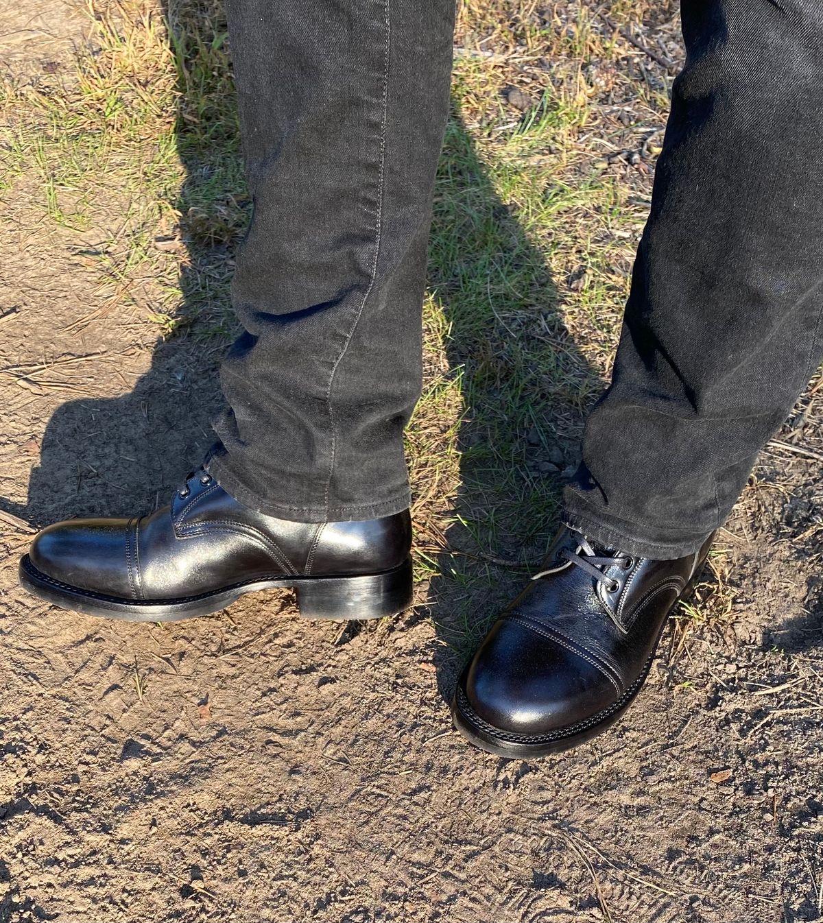 Photo by RawCordedSoul on October 1, 2023 of the Caswell Boot Company Garrett in Maryam Black TPR Horsebutt.