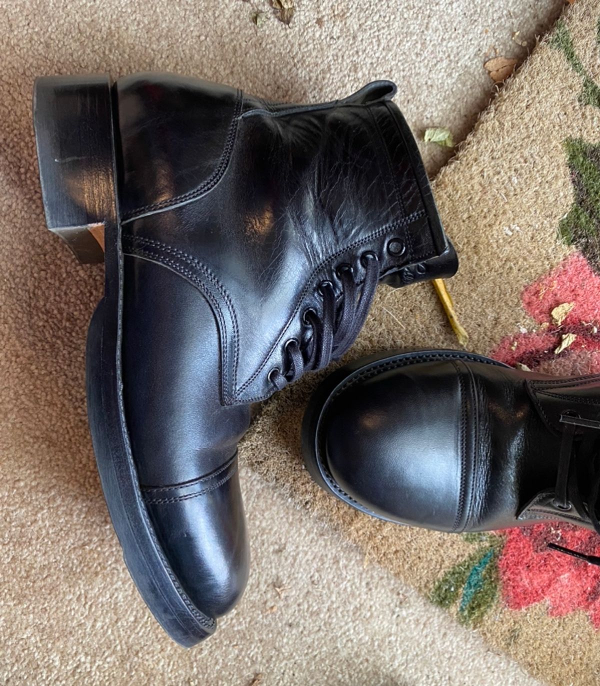 Photo by RawCordedSoul on November 1, 2023 of the Caswell Boot Company Garrett in Maryam Black TPR Horsebutt.