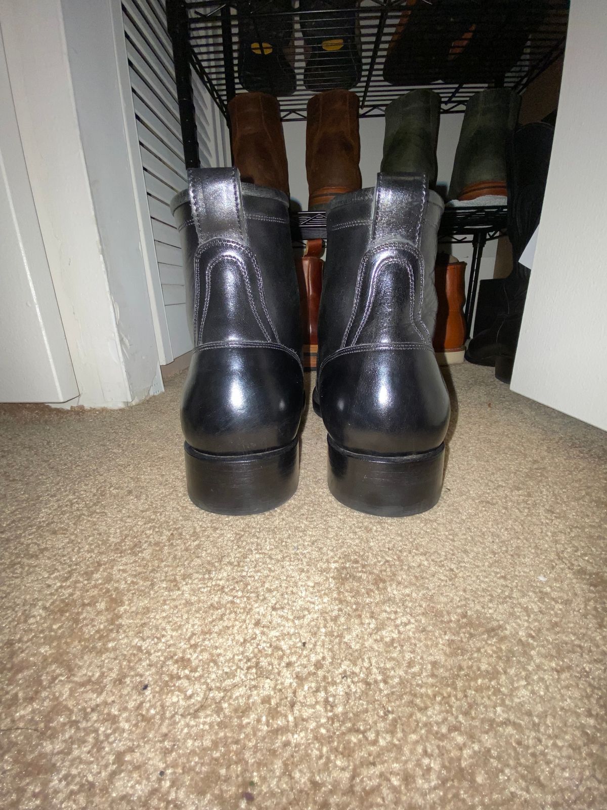 Photo by RawCordedSoul on November 1, 2023 of the Caswell Boot Company Garrett in Maryam Black TPR Horsebutt.