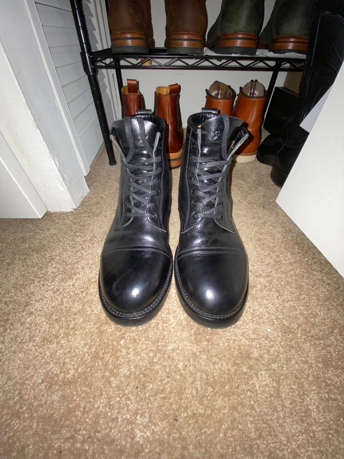 Photo by RawCordedSoul on November 1, 2023 of the Caswell Boot Company Garrett in Maryam Black TPR Horsebutt.