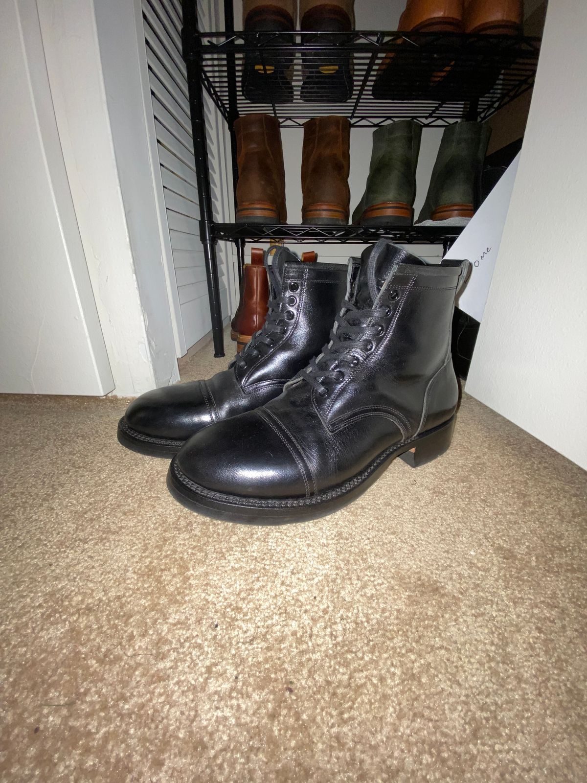 Photo by RawCordedSoul on November 1, 2023 of the Caswell Boot Company Garrett in Maryam Black TPR Horsebutt.