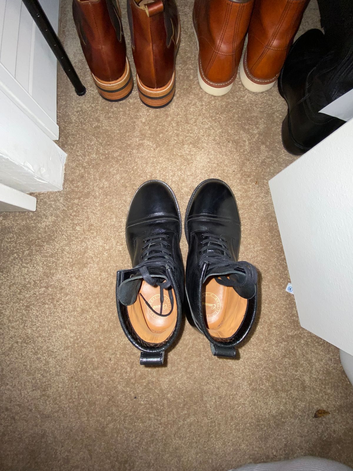 Photo by RawCordedSoul on November 1, 2023 of the Caswell Boot Company Garrett in Maryam Black TPR Horsebutt.