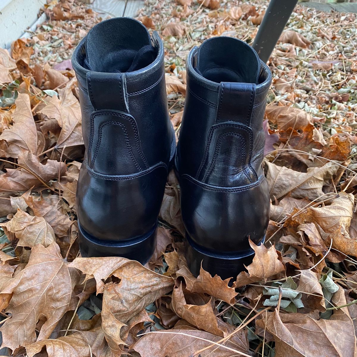 Photo by RawCordedSoul on December 1, 2023 of the Caswell Boot Company Garrett in Maryam Black TPR Horsebutt.