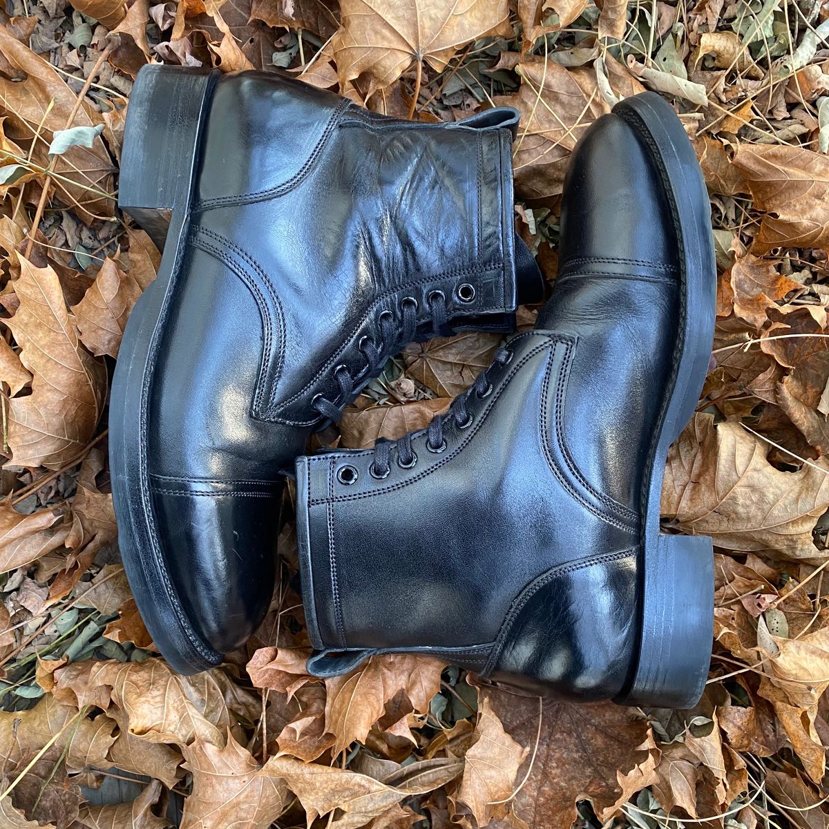 Photo by RawCordedSoul on December 1, 2023 of the Caswell Boot Company Garrett in Maryam Black TPR Horsebutt.