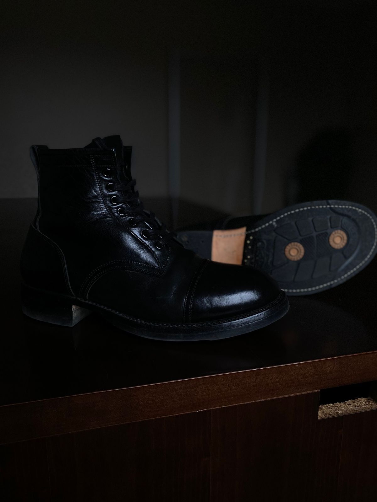 Photo by RawCordedSoul on December 5, 2023 of the Caswell Boot Company Garrett in Maryam Black TPR Horsebutt.