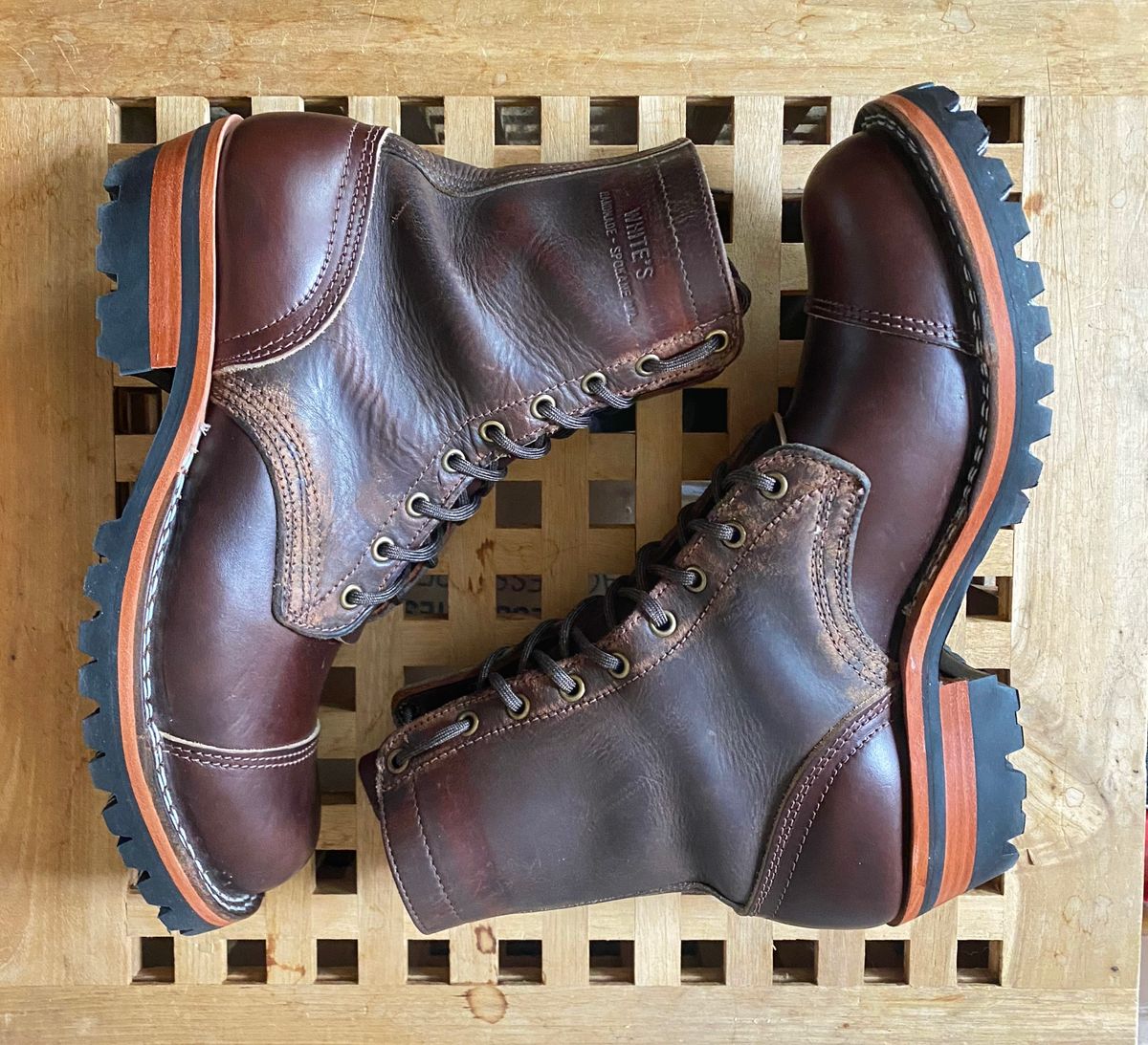 Photo by Vinnie’sBigAdventure on June 23, 2023 of the White's Packer in Horween Brown Chromexcel.