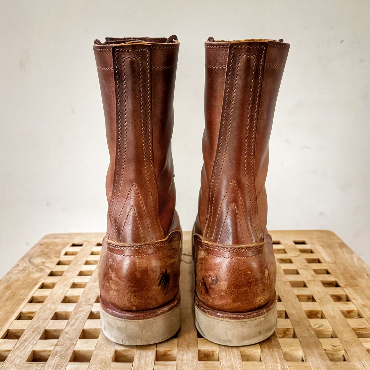 Photo by Vinnie’sBigAdventure on October 2, 2025 of the Nicks Traveler in Horween Orange Predator.