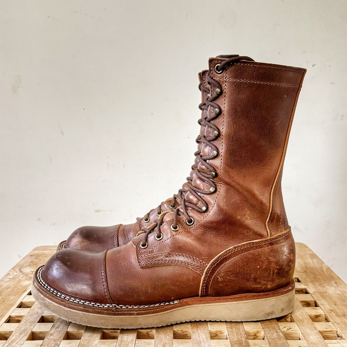 Photo by Vinnie’sBigAdventure on October 2, 2025 of the Nicks Traveler in Horween Orange Predator.