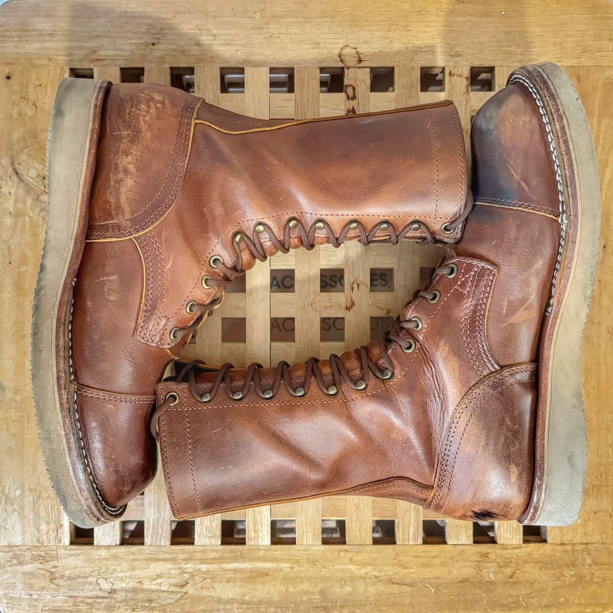 Photo by Vinnie’sBigAdventure on October 2, 2025 of the Nicks Traveler in Horween Orange Predator.