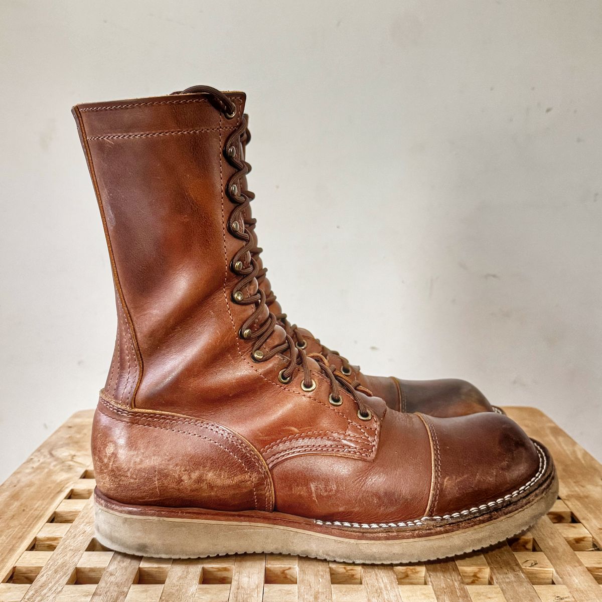 Photo by Vinnie’sBigAdventure on October 2, 2025 of the Nicks Traveler in Horween Orange Predator.