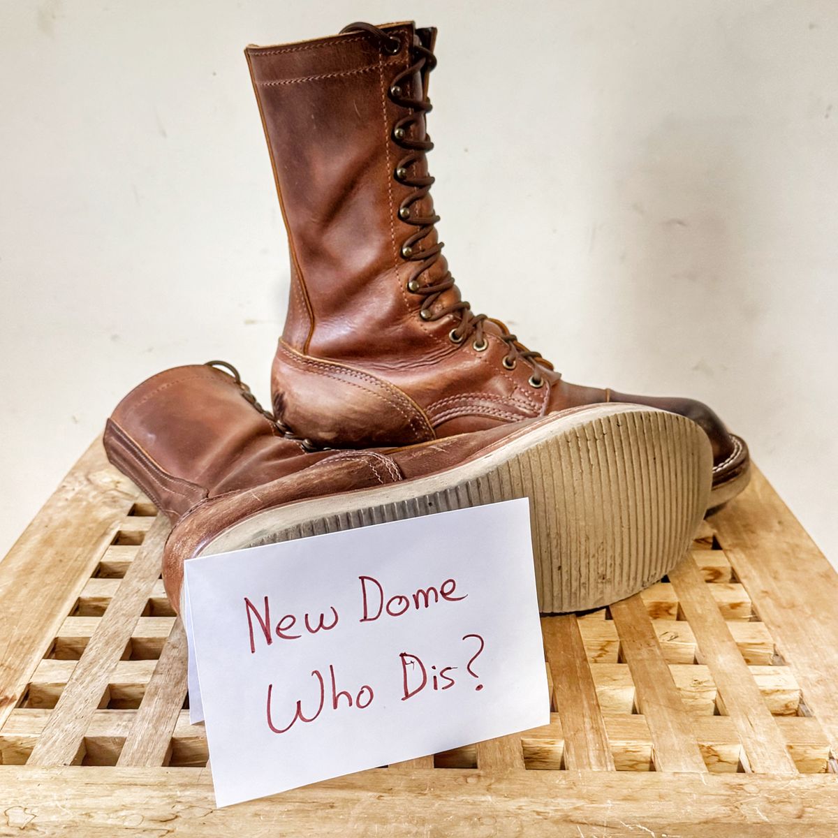 Photo by Vinnie’sBigAdventure on October 2, 2025 of the Nicks Traveler in Horween Orange Predator.