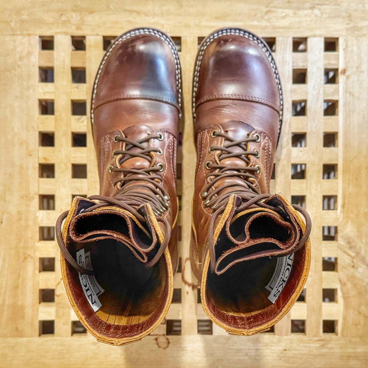 Photo by Vinnie’sBigAdventure on October 2, 2025 of the Nicks Traveler in Horween Orange Predator.
