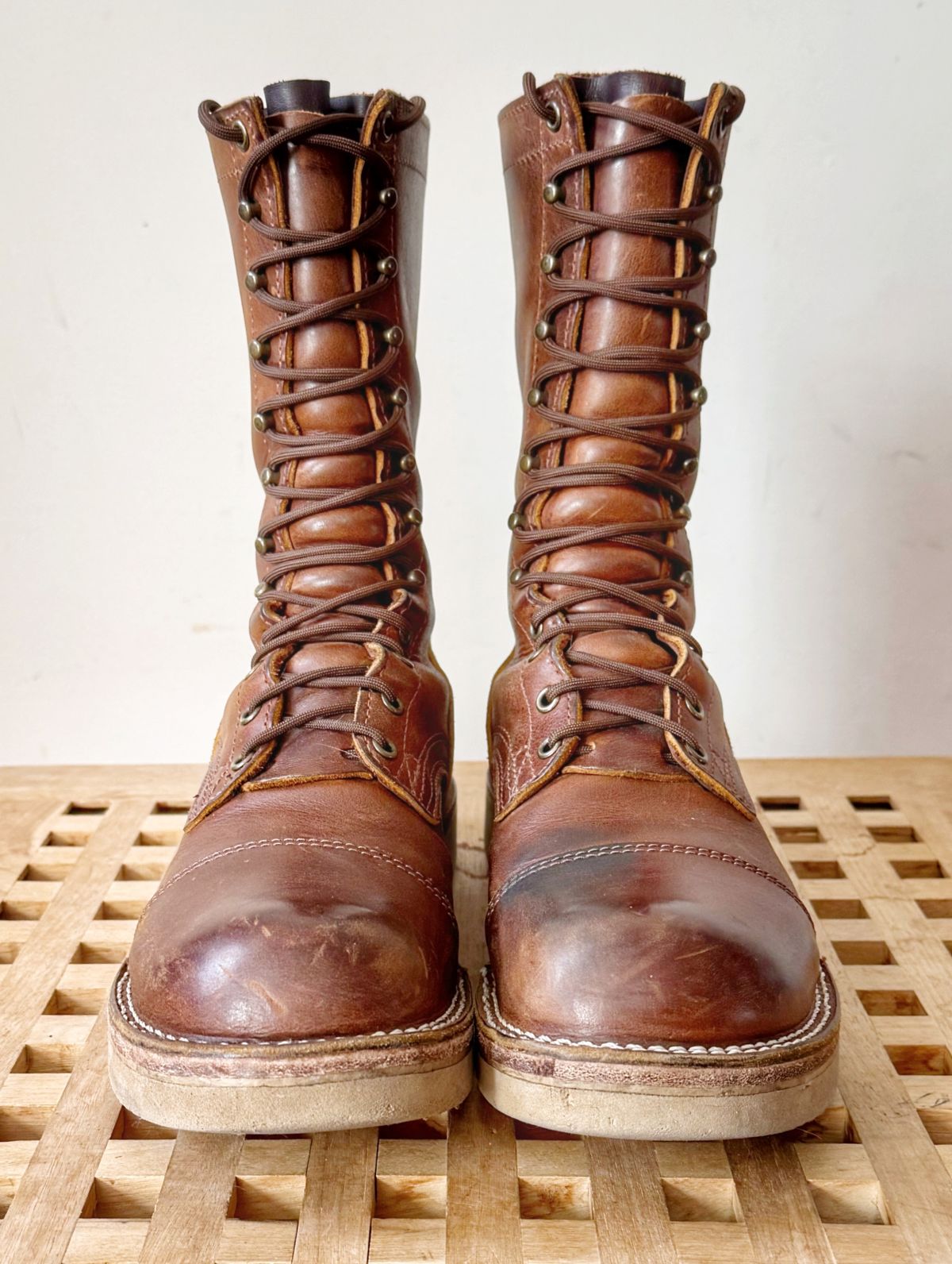 Photo by Vinnie’sBigAdventure on November 2, 2025 of the Nicks Traveler in Horween Orange Predator.