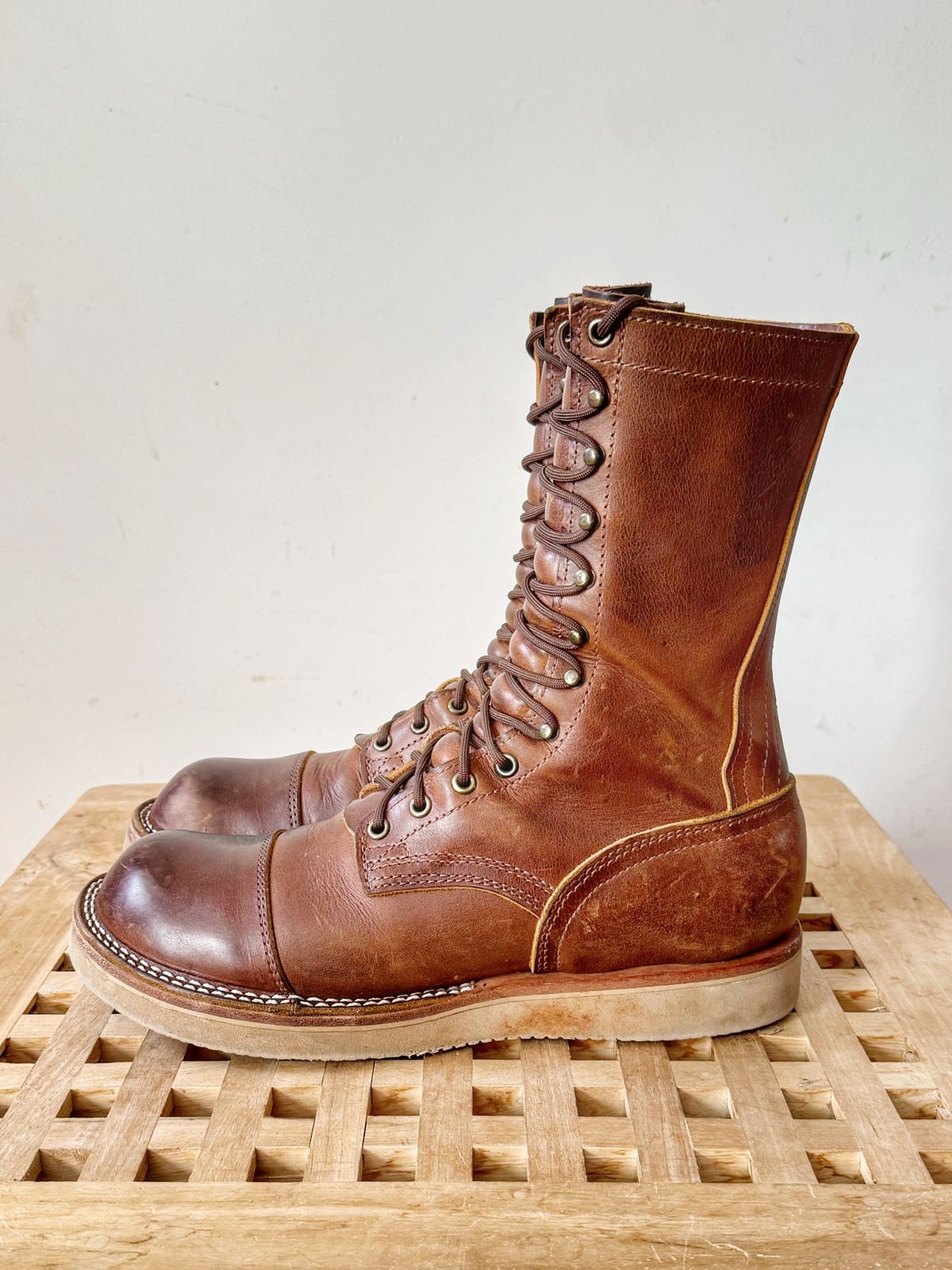 Photo by Vinnie’sBigAdventure on November 2, 2025 of the Nicks Traveler in Horween Orange Predator.