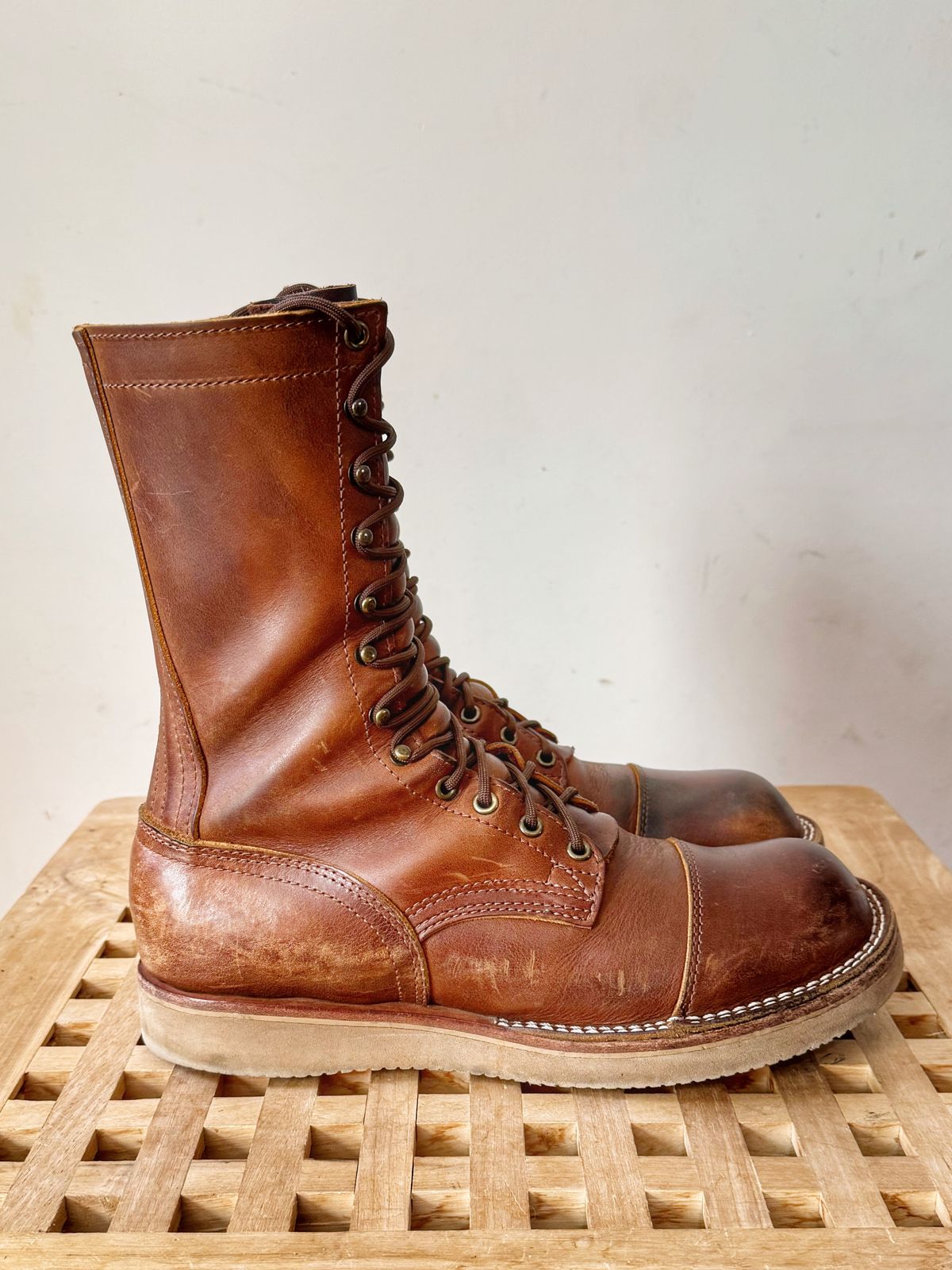 Photo by Vinnie’sBigAdventure on November 2, 2025 of the Nicks Traveler in Horween Orange Predator.